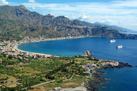 Messina: Private tour to Taormina and winery visit in Etna