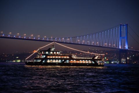 Istanbul: Turkish Night Dinner Cruise with Unlimited Drinks
