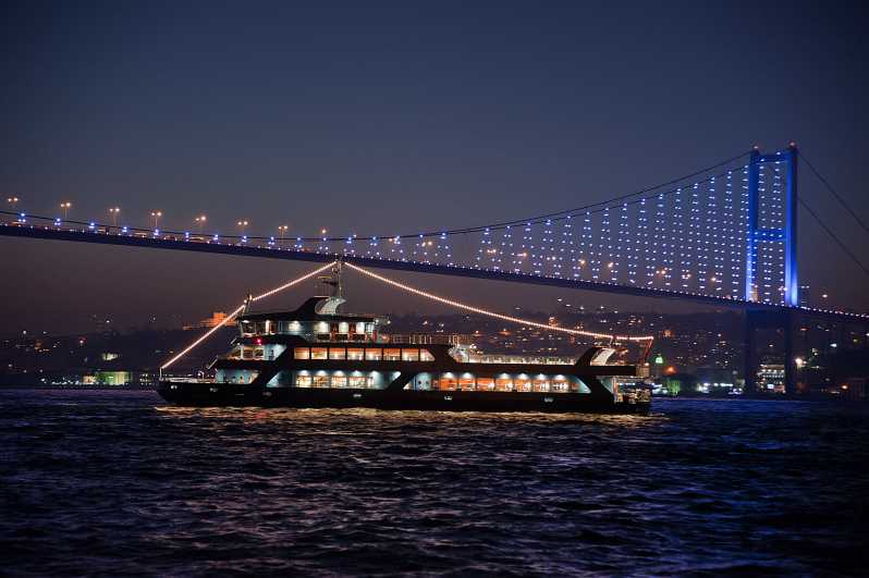 イスタンブール：ボスポラス海峡ディナー クルーズとトルコ ナイト ショー