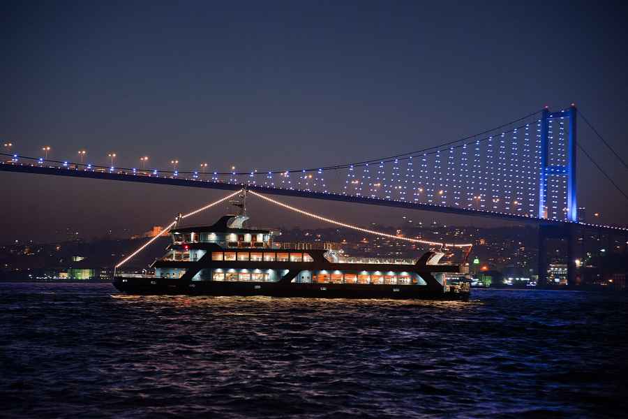 Istanbul: Bosporus-Dinner-Kreuzfahrt und türkische Nachtshow. Foto: GetYourGuide