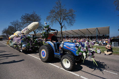 Amsterdam: Flower Parade Grandstand Seat and Keukenhof Tour Amsterdam: Flower Parade Grandstand + Keukenhof Gardens Tour