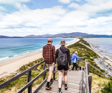 Hobart: Bruny Island Adventure with Lunch & Lighthouse Tour