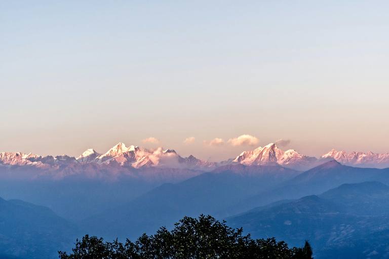 Caminhada em um templo: de Nagarkot a ChanguCaminhada pelo nascer do sol e pelos templos: de Nagarkot a Changu (10 pessoas)