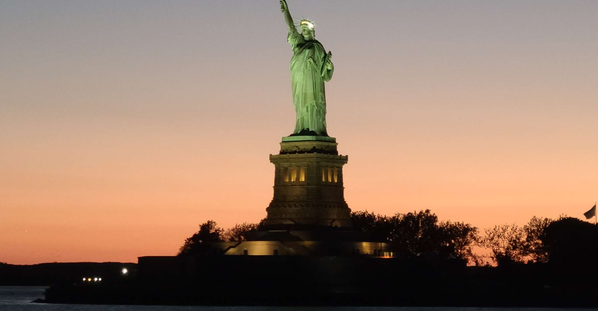 Nueva York, Skyline y Estatua de la Libertad Crucero Nocturno - Hizvo