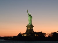NYC, Skyline et Statue of Liberty Night Cruise - Housity