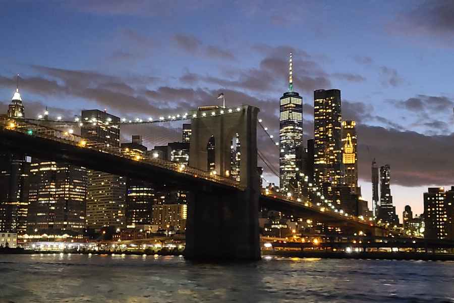 NYC: Skyline und Freiheitsstatue Nachtfahrt. Foto: GetYourGuide