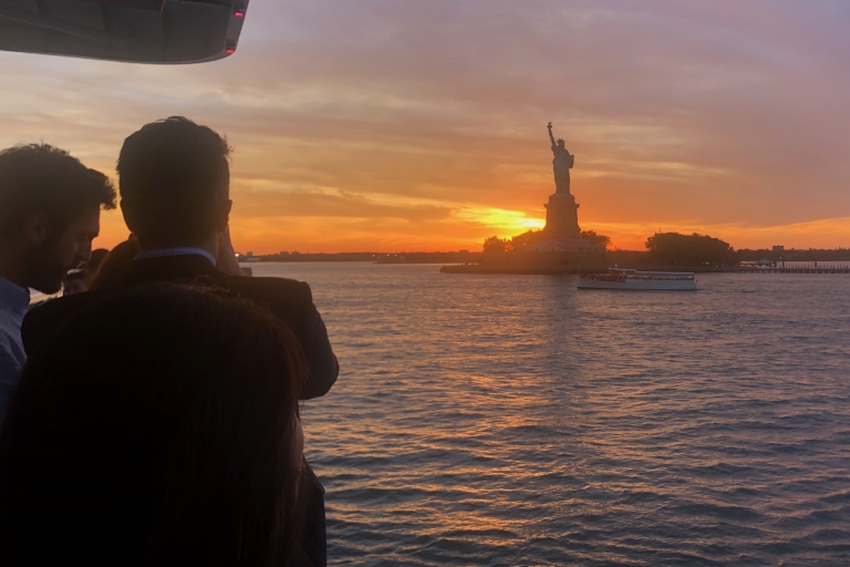 NYC: Skyline und Freiheitsstatue Nachtfahrt
