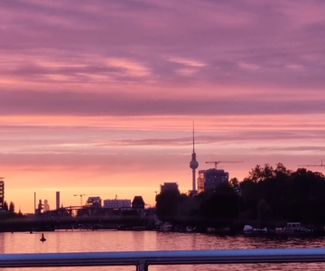 Berlin: Solarpowered Sunset Catamaran Cruise / Audio Guide