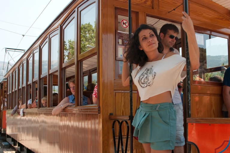 Mallorca Tramuntana Tour mit Lluc per Boot, Zug, Straßenbahn, Bus