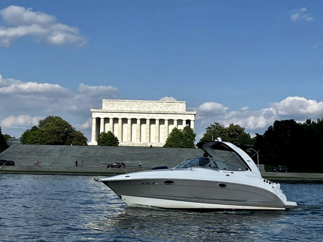 Visit Washington DC Private or Shared Waterfront Yacht Tour in Arlington, Virginia