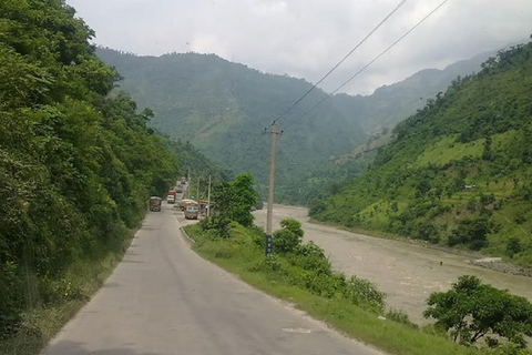 Transferts en voiture pratiques entre Pokhara et Chitwan