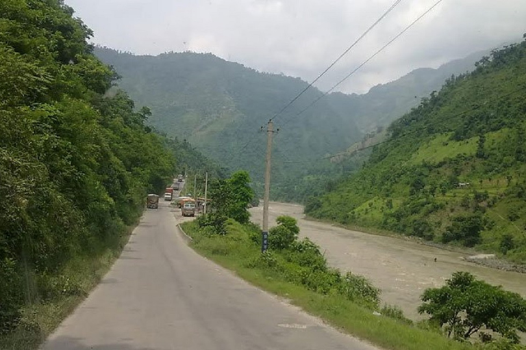 Transferts en voiture pratiques entre Pokhara et Chitwan