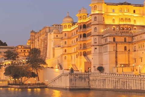 Von Jaipur aus: Private 4-Tage Udaipur Tour mit PushkarTour mit Privatwagen und Fahrer mit Guide