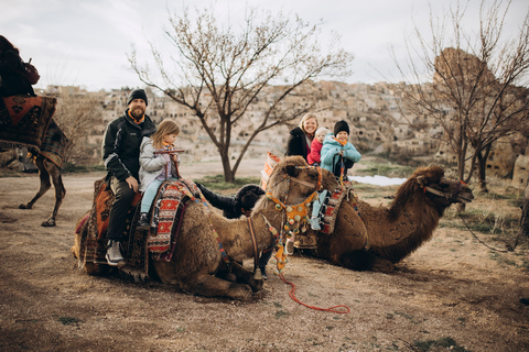 Kapadocja: przejażdżka na wielbłądzie o zachodzie lub wschodzie słońcaSunrise Camel przejażdżki z balonami