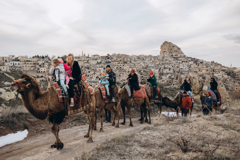 Kapadocja: przejażdżka na wielbłądzie o zachodzie lub wschodzie słońcaSunrise Camel przejażdżki z balonami