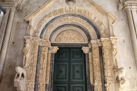 Antike Salona & mittelalterliches Trogir Tour mit lokalem HistorikerAntike Salona & mittelalterliche Trogir Geschichte Tour