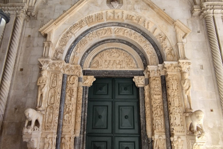 Antike Salona & mittelalterliches Trogir Tour mit lokalem HistorikerAntike Salona & mittelalterliche Trogir Geschichte Tour