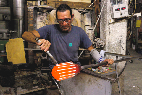 Murano: Experience Glass Blowing at Gino Mazzuccato Factory Murano: Glass Blowing Workshop at Gino Mazzuccato Factory