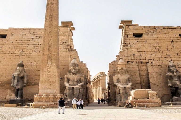 Asuán:Crucero guiado de 7 días y 6 noches por el Nilo hasta Luxor& en globoCrucero de lujo
