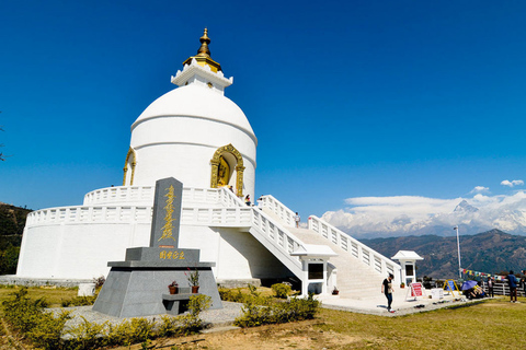 Pokhara: privéwandeling Peace Pagoda & boottocht in Phewa Lake