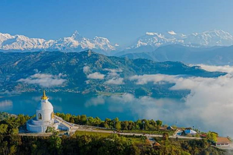 Pokhara: privéwandeling Peace Pagoda & boottocht in Phewa Lake