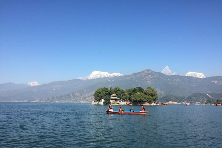 Pokhara: privéwandeling Peace Pagoda & boottocht in Phewa Lake