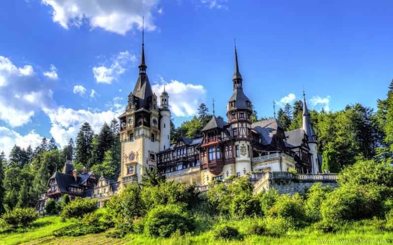 From Bucharest: Day Trip to Dracula and Peles Castle
