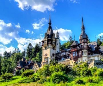 From Bucharest: Day Trip to Dracula and Peles Castle
