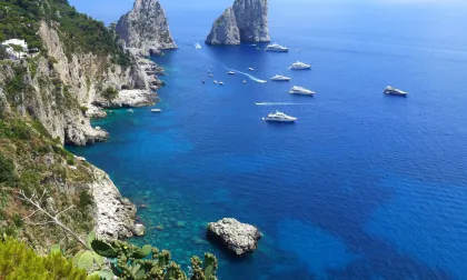 Von Neapel aus: Capri Bootstour mit Inselstopp und Schnorcheln