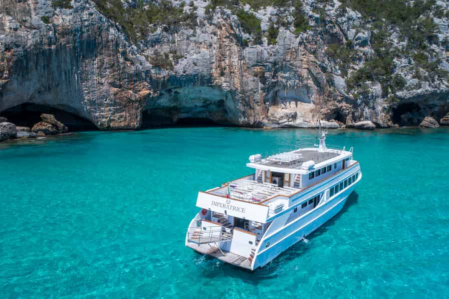Von La Caletta oder Orosei: Kreuzfahrt durch den Golf von Orosei. Foto: GetYourGuide Von La Caletta oder Orosei: Kreuzfahrt durch den Golf von Orosei. Foto: GetYourGuide