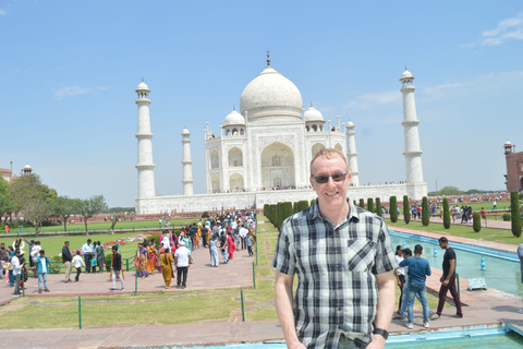 Delhi: Sunrise Taj Mahal en Agra Fort Groepstour