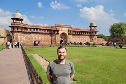 Delhi: Sunrise Taj Mahal en Agra Fort Groepstour