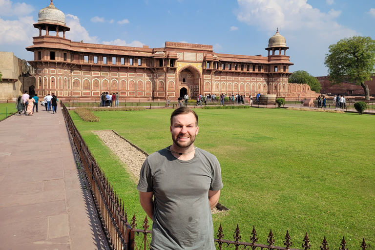 Delhi: Sunrise Taj Mahal en Agra Fort Groepstour