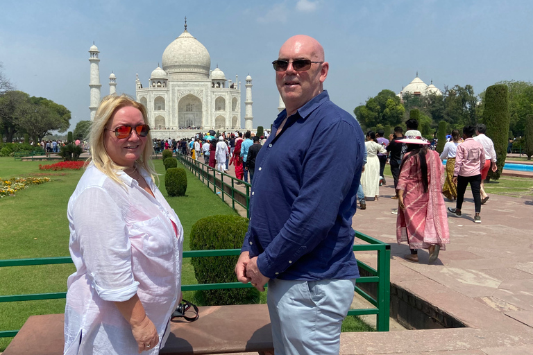 Delhi: Sunrise Taj Mahal en Agra Fort Groepstour