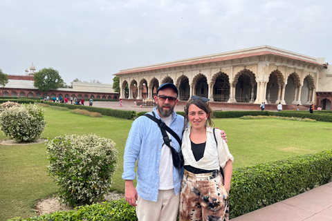 Delhi: Sunrise Taj Mahal en Agra Fort Groepstour