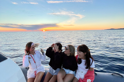 Nice: Sunset Boat Tour with Wine and Local Snacks Nice: Saint Jean Cap Ferrat Sunset Boat Tour