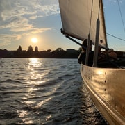 Hamburg: Alster River Sailboat Tour with Sundowner