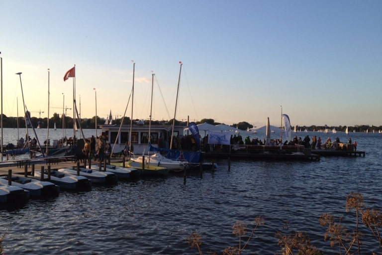 Hamburg: Rejs po rzece Alster na 2-masztowej żaglówceHamburg: 1,5-godzinny rejs z dwoma kapitanami po rzece Alster