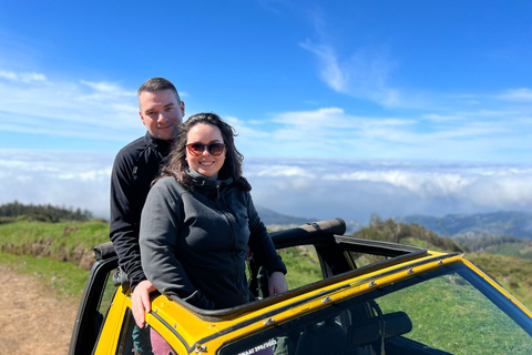 Madeira: Tour di un giorno in jeep con guida e servizio di prelievoMadeira: tour in jeep di un&#039;intera giornata con guida e prelievo