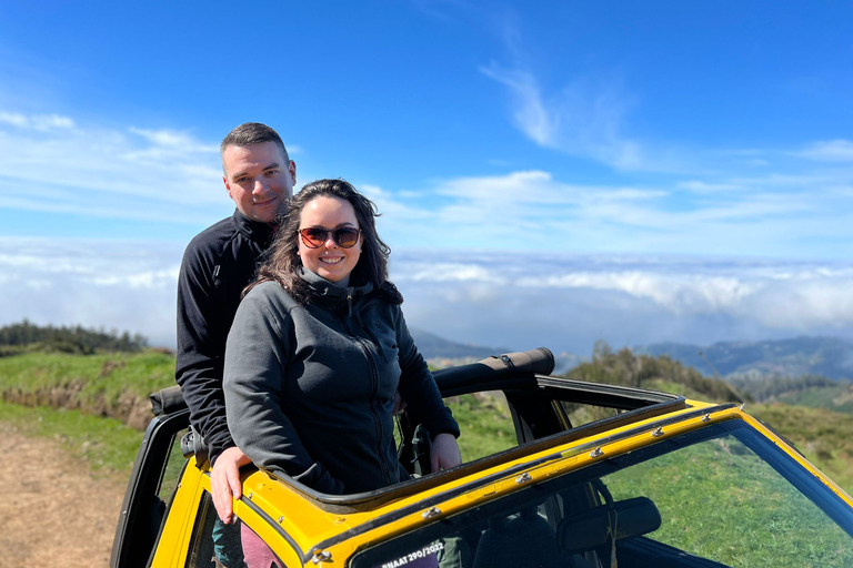 Madeira: Tour di un giorno in jeep con guida e servizio di prelievoMadeira: tour in jeep di un&#039;intera giornata con guida e prelievo