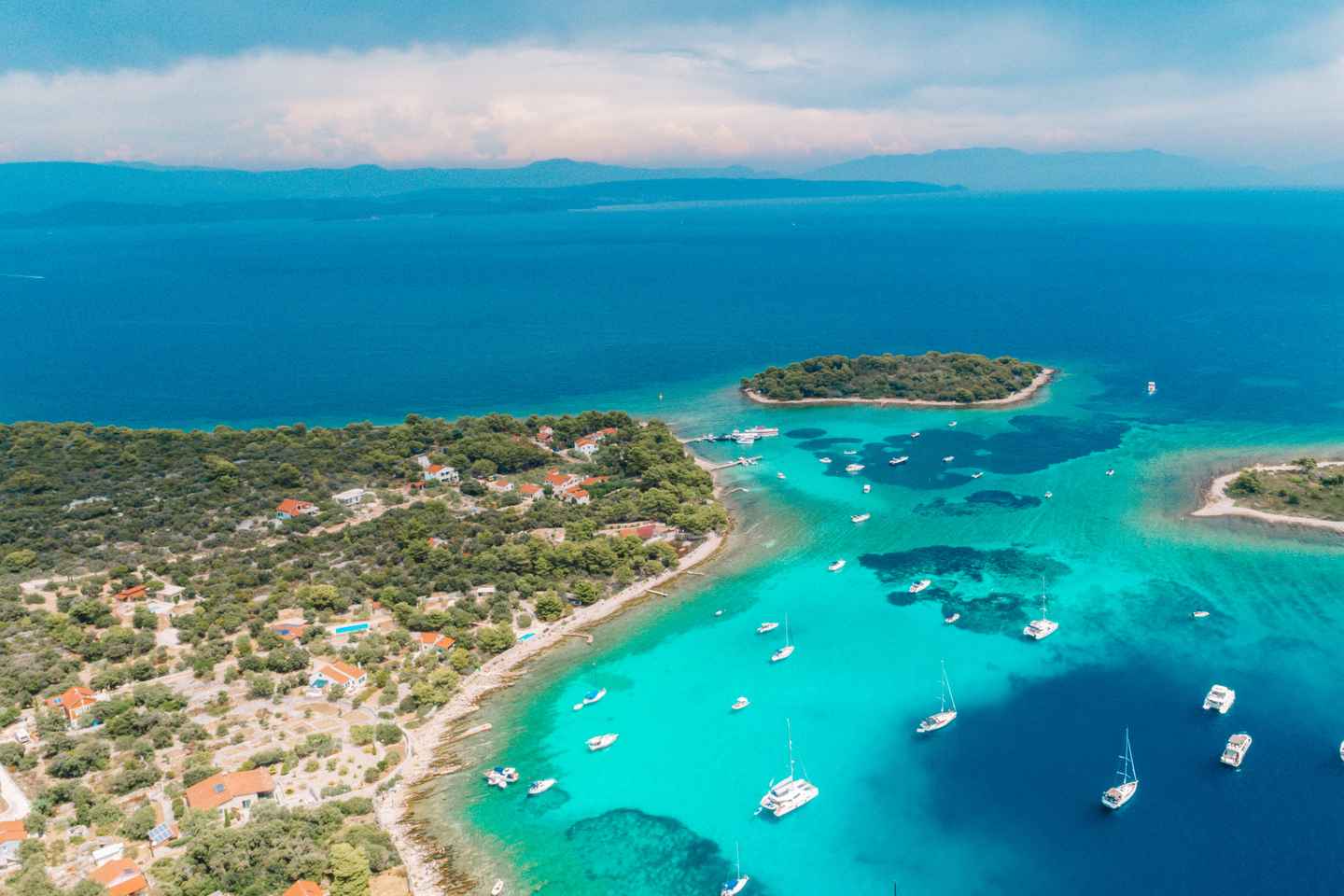 Split: Trogir Walking Tour, Blue Lagoon & Shipwreck Cruise