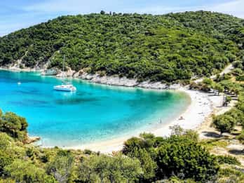 Sami: Excursión en barco por la isla de Ítaca con baño y merienda