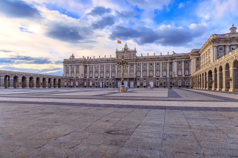 Pałac Królewski w Madrycie: zwiedzanie z przewodnikiemZwiedzanie Pałacu Królewskiego w Madrycie – język hiszpański
