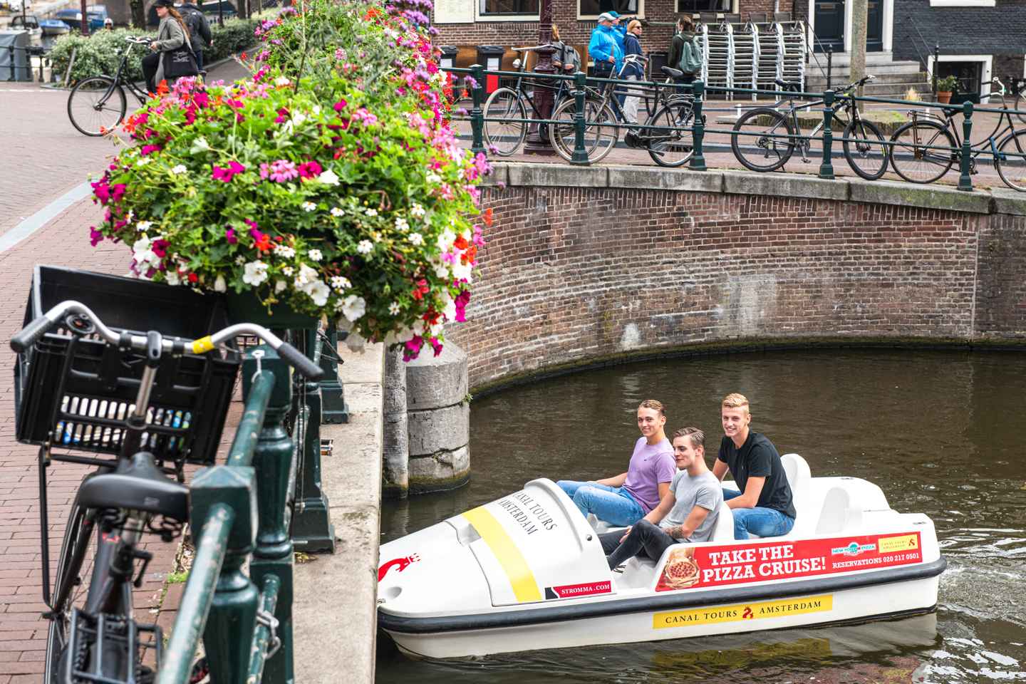 Ámsterdam: Alquiler de Bote a Pedales por 1 Hora