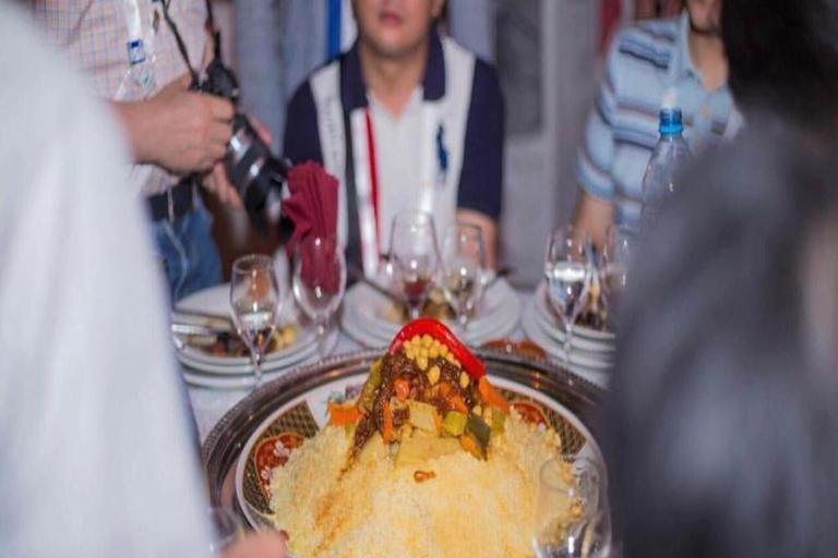 Marrakesh: Cena marocchina e spettacolo di fantasia da Chez Ali