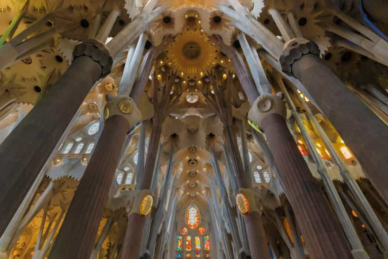 Barcelona: Sagrada Familia Evening Tour with Cava | GetYourGuide