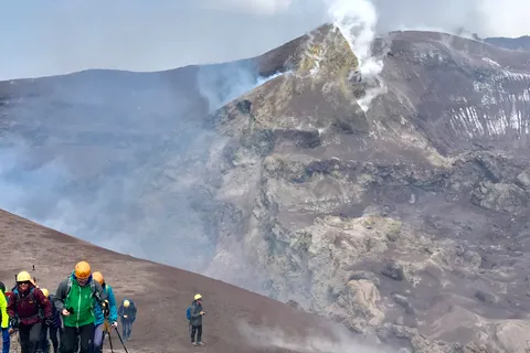 Catania: trekking guidato ai crateri sommitali dell'Etna