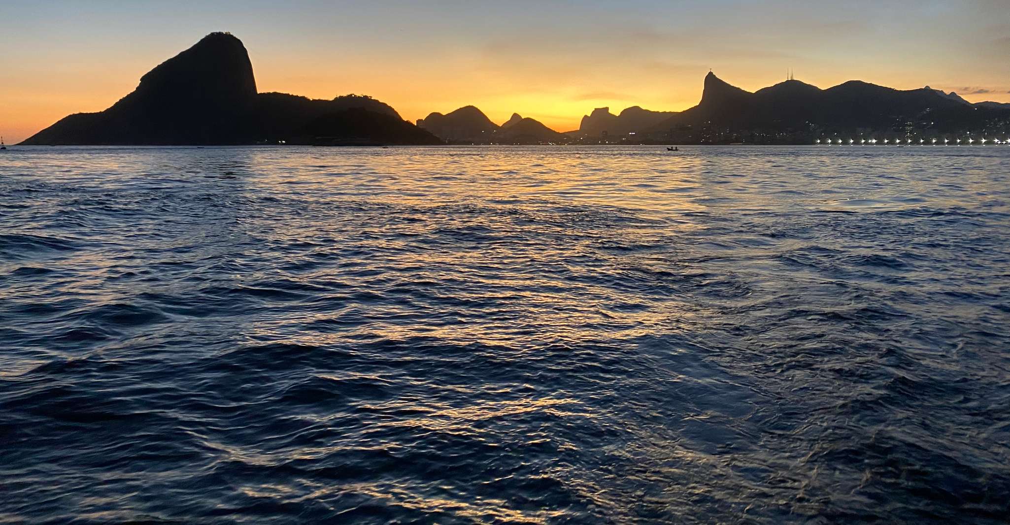 Rio de Janeiro, balade en voilier au coucher du soleil avec boissons - Hizvo