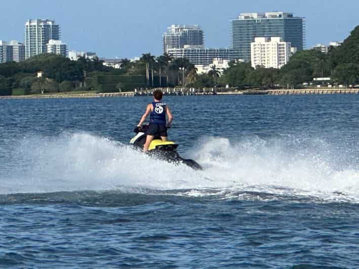 Майами: залив Бискейн, 1 час катания на водных лыжах и катание на
