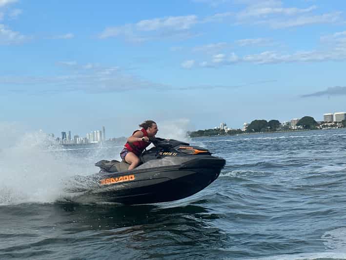 Майами: залив Бискейн, 1 час катания на водных лыжах и катание на